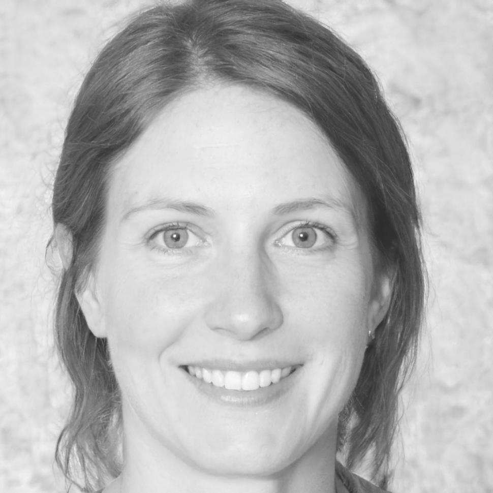 Dozentin Lisa Schmidt in ihrer Schreibecke